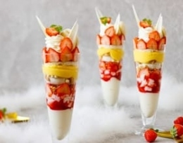 The Lobby Cafe「ホワイトストロベリーパフェ」