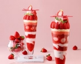 The Lobby Cafe「あまおういちごパフェ」